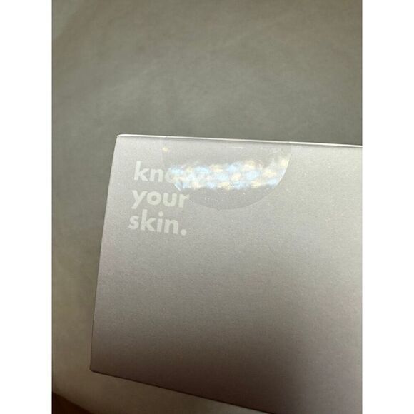 Knours. 2-in-1 Oil-to-Foam Non-Stripping Facial Cleanser 145ml/4.9oz - Picture 3 of 7